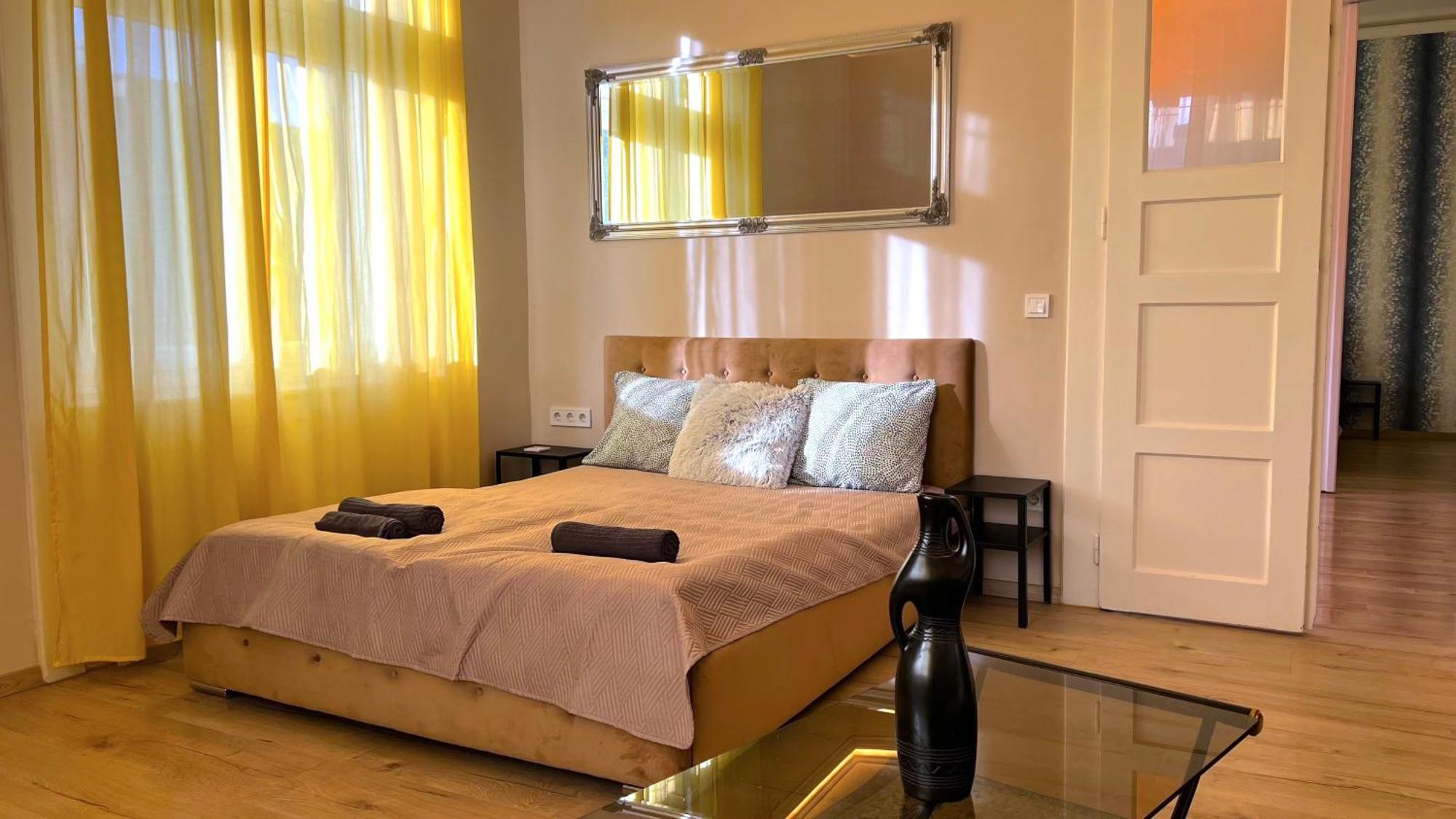 B112 By Small Apartment *