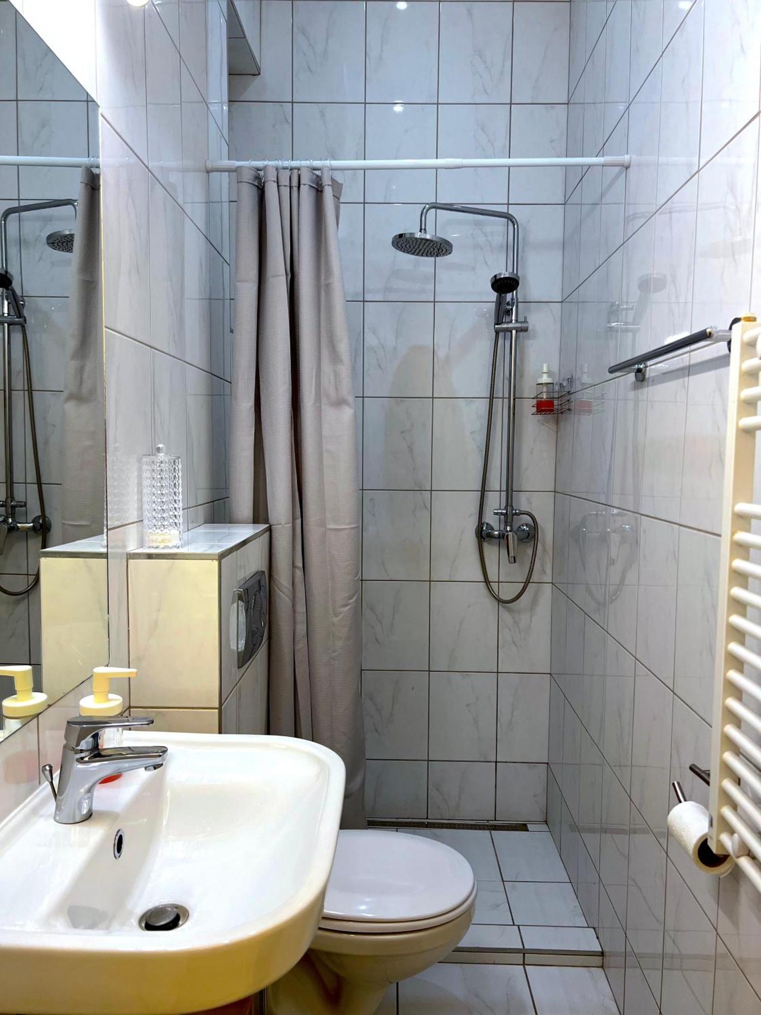 Apartment B112